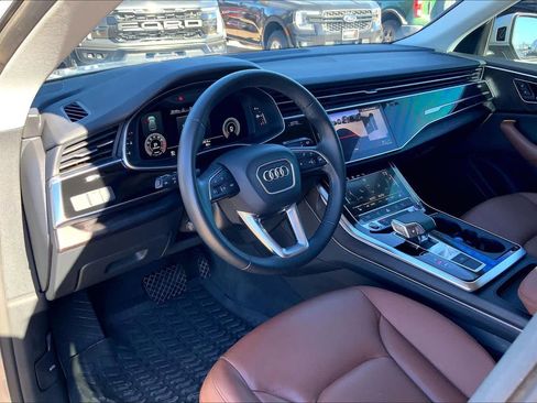 Used 2022 Audi Q8 Premium image 17