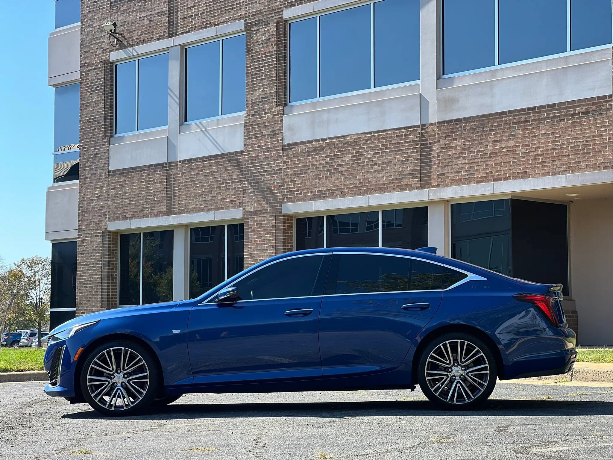 Used 2023 Cadillac CT5 Luxury AWD/4WD image 2