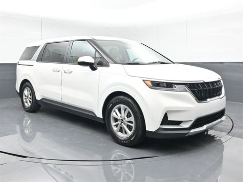 Used 2022 Kia Carnival LX image 3