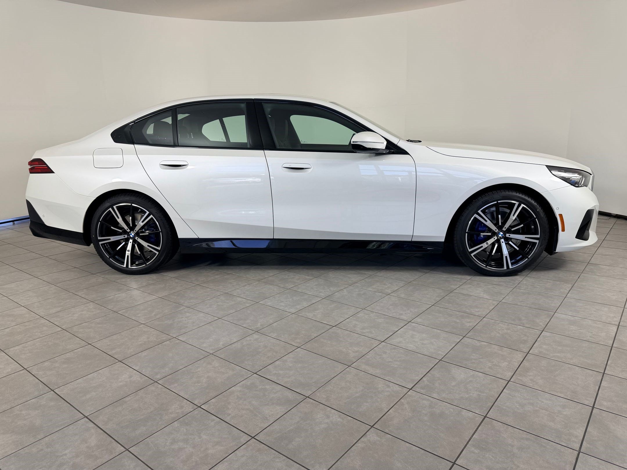 Used 2026 BMW 530i w/ M Sport Package RWD image 8