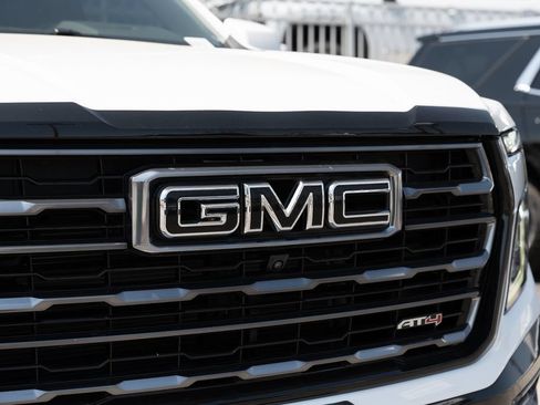 Used 2025 GMC Yukon AT4 AWD/4WD image 11