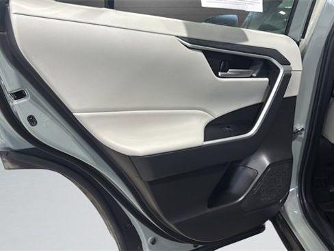 Used 2023 Toyota RAV4 XLE Premium image 27