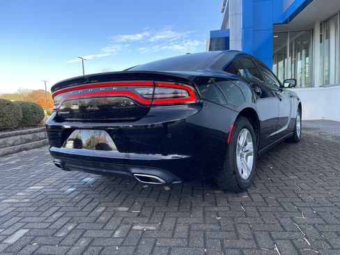 Used 2022 Dodge Charger SXT w/ Leather Interior Group image 5