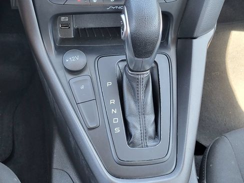 Used 2018 Ford Focus SEL w/ Cold Weather Package FWD image 16