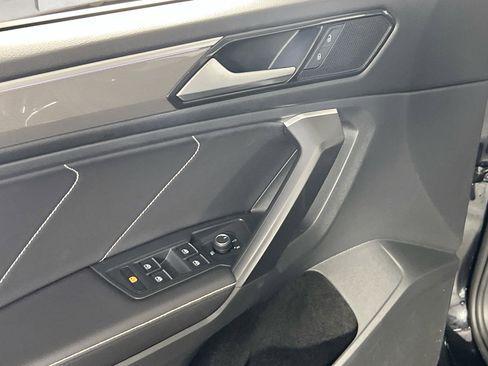 Used 2023 Volkswagen Tiguan SE R-Line image 17