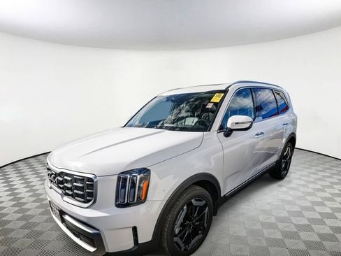 Used 2023 Kia Telluride S w/ S Sunroof Package image 2