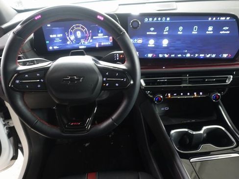 Used 2024 Chevrolet Traverse RS image 11