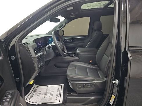 Used 2025 Chevrolet Suburban RST w/ Comfort Package image 11