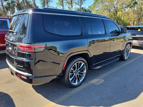 Used 2024 Jeep Wagoneer Series II w/ Convenience Group I image 2