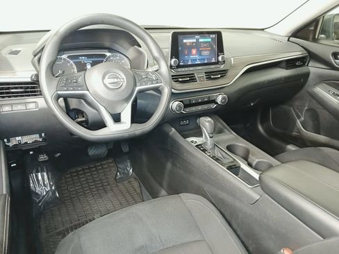 Used 2025 Nissan Altima 2.5 SV FWD image 8