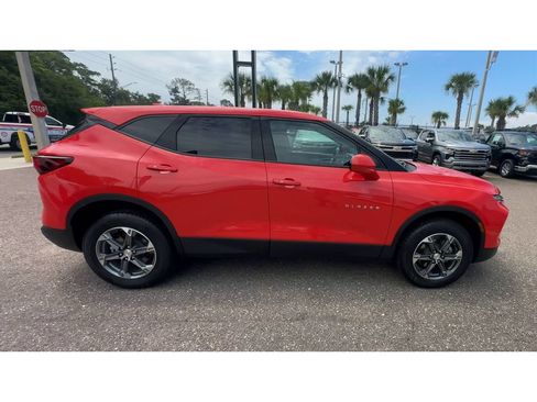 Used 2025 Chevrolet Blazer LT FWD image 9