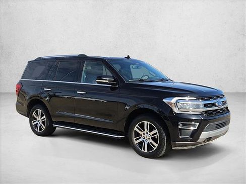 Used 2023 Ford Expedition Limited image 3
