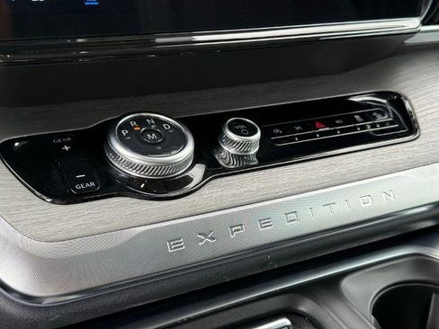 Certified 2025 Ford Expedition Platinum AWD/4WD image 11