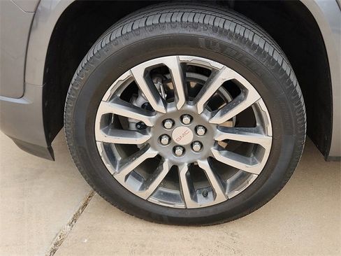 Used 2021 GMC Acadia Denali image 7