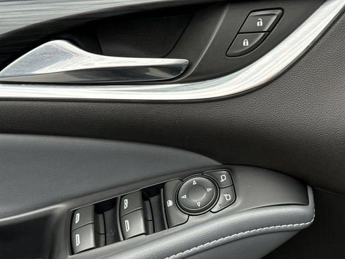 Used 2020 Buick Enclave Essence w/ LPO, Luxury Package image 20