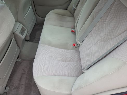 Used 2011 Toyota Camry LE FWD image 18