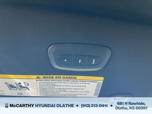 Used 2025 Chrysler Pacifica Limited FWD image 36