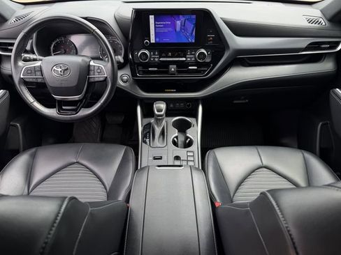 Used 2023 Toyota Highlander XSE image 11