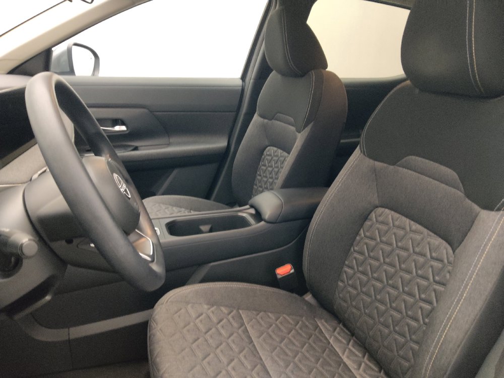 Used 2025 Nissan Kicks SV FWD image 17