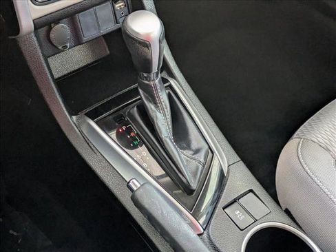 Used 2019 Toyota Corolla LE image 12