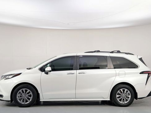 Used 2023 Toyota Sienna XLE w/ XLE Plus Package image 46