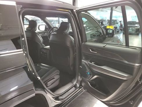 Used 2022 Jeep Grand Cherokee L Overland w/ Luxury Tech Group IV AWD/4WD image 33