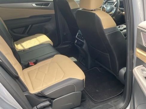 Used 2024 Volkswagen Atlas Cross Sport SE FWD image 11