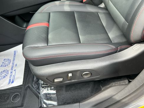 Used 2025 Chevrolet Traverse RS w/ LPO, Floor Liner Package AWD/4WD image 11
