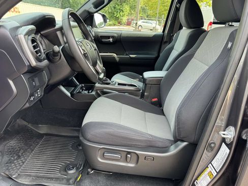 Used 2021 Toyota Tacoma TRD Sport w/ Technology Package AWD/4WD image 20