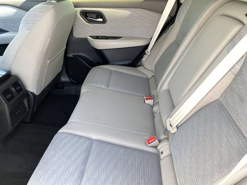 Certified 2023 Nissan Rogue SV FWD image 14