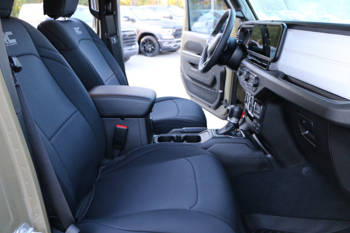 Used 2025 Jeep Gladiator Sport AWD/4WD image 23