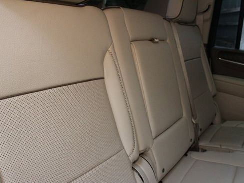 Used 2022 GMC Yukon XL Denali image 12