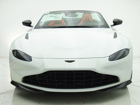 Used 2023 Aston Martin V8 Vantage Roadster RWD image 24