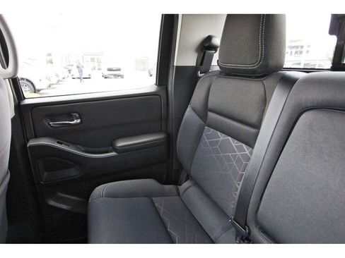 Used 2025 Nissan Frontier SV w/ SV Convenience Package RWD image 9