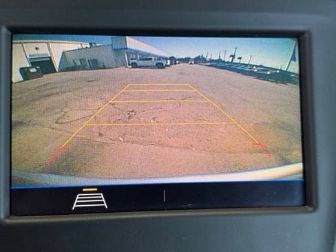 Used 2021 Chevrolet Equinox LT FWD image 2