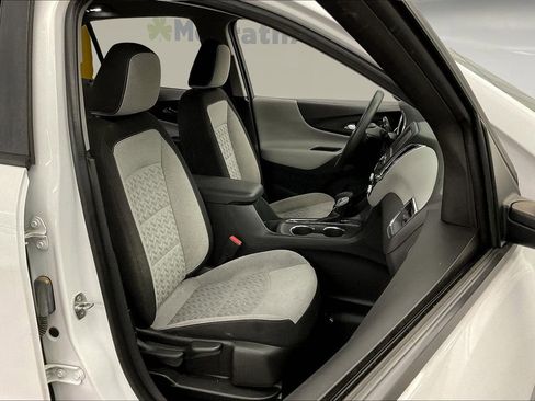 Used 2022 Chevrolet Equinox LS image 9