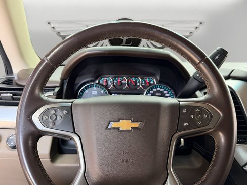 Used 2018 Chevrolet Suburban LT image 24