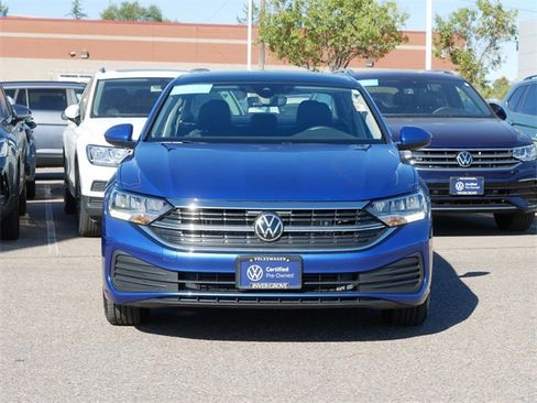 Certified 2024 Volkswagen Jetta SE image 2