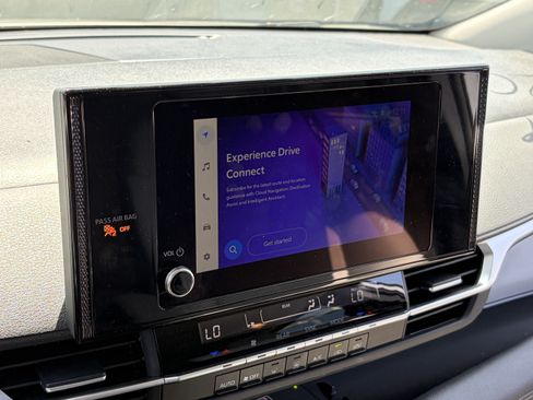 Certified 2025 Toyota Sienna LE FWD image 6