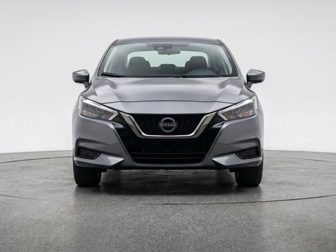 Used 2025 Nissan Versa SV image 2