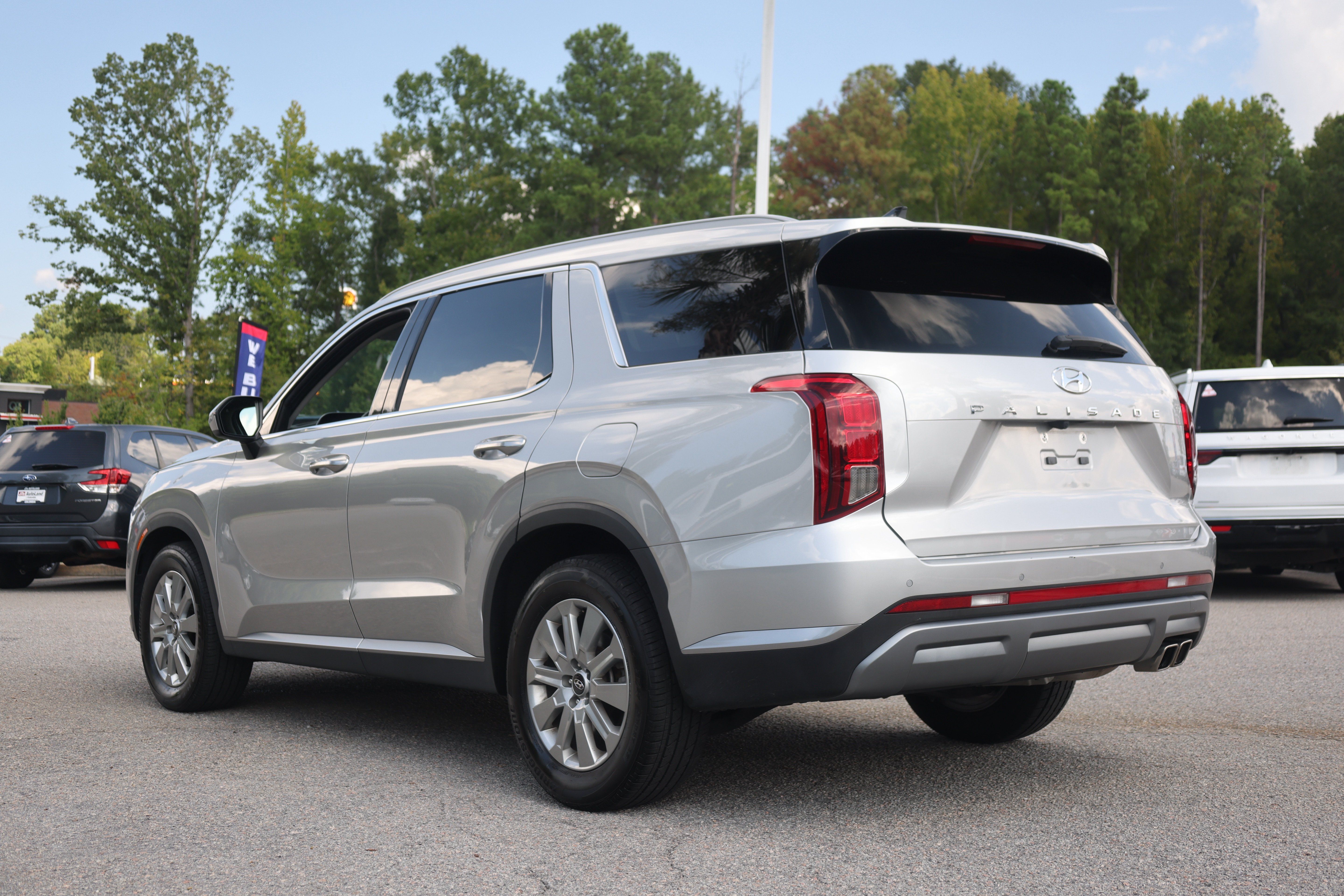 Used 2024 Hyundai Palisade SEL FWD image 3