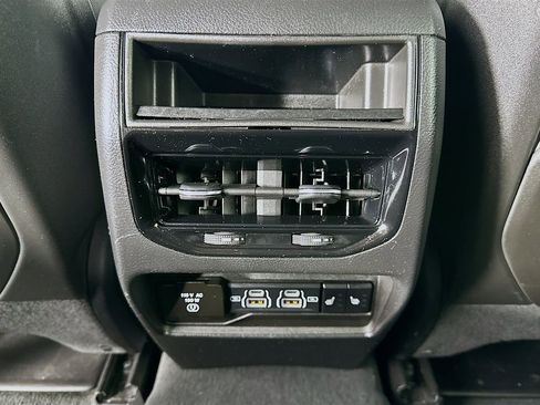 Used 2023 Jeep Grand Cherokee Limited w/ Black Appearance Package image 22
