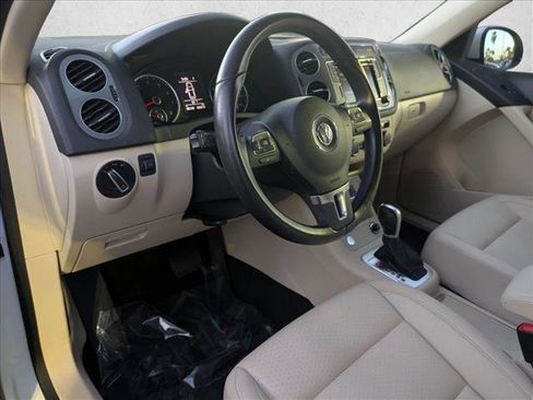 Used 2017 Volkswagen Tiguan S image 10