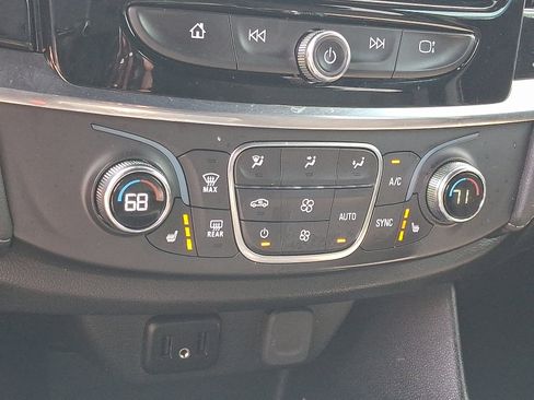 Used 2023 Chevrolet Traverse LT w/ Midnight/Sport Edition AWD/4WD image 17