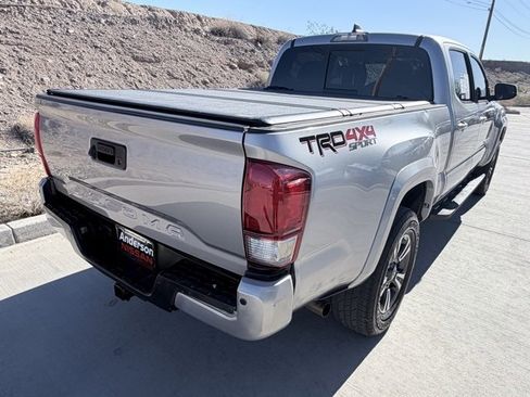 Used 2017 Toyota Tacoma TRD Off-Road image 6