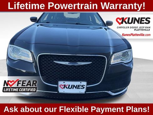 Used 2021 Chrysler 300 Touring L image 10