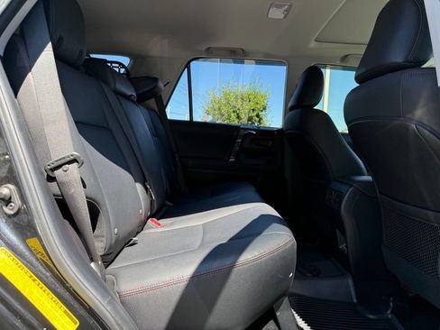 Used 2023 Toyota 4Runner TRD Off-Road Premium w/ Moonroof Package AWD/4WD image 18