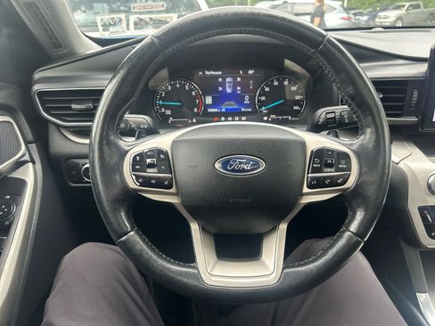 Used 2021 Ford Explorer XLT w/ Equipment Group 202A AWD/4WD image 11