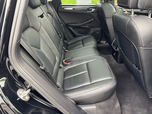 Used 2018 Porsche Macan image 26