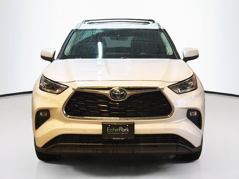 Used 2022 Toyota Highlander Limited image 2